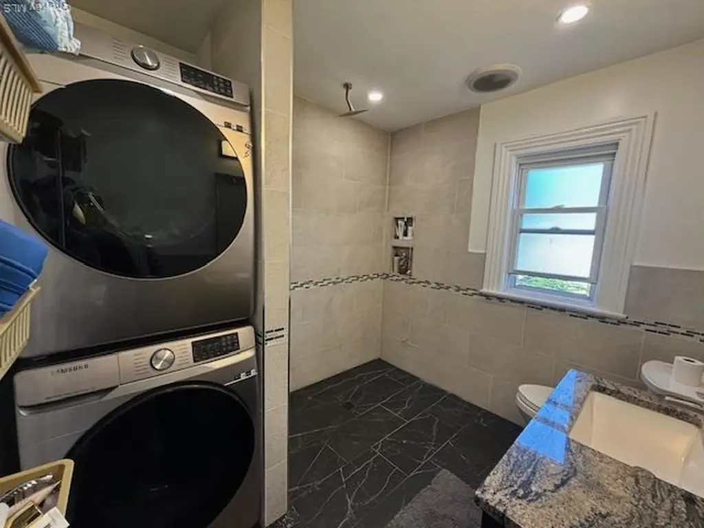 452 Macatee Place Mineola NY 11501