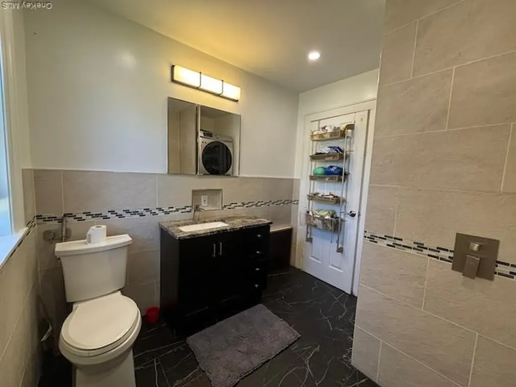 452 Macatee Place Mineola NY 11501