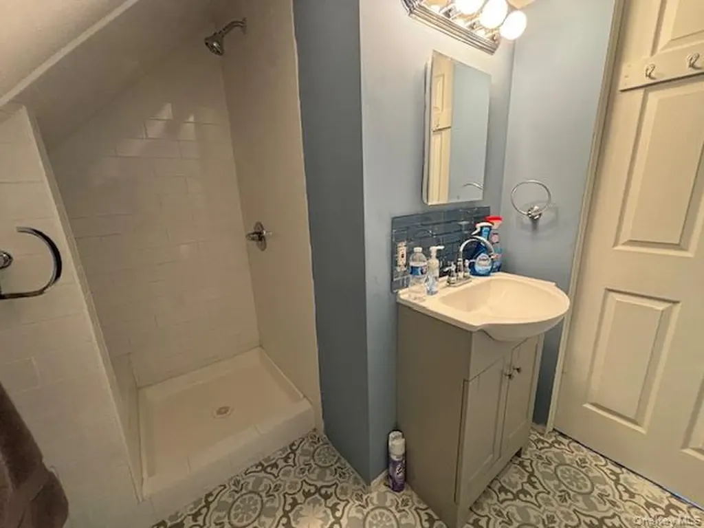 452 Macatee Place Mineola NY 11501