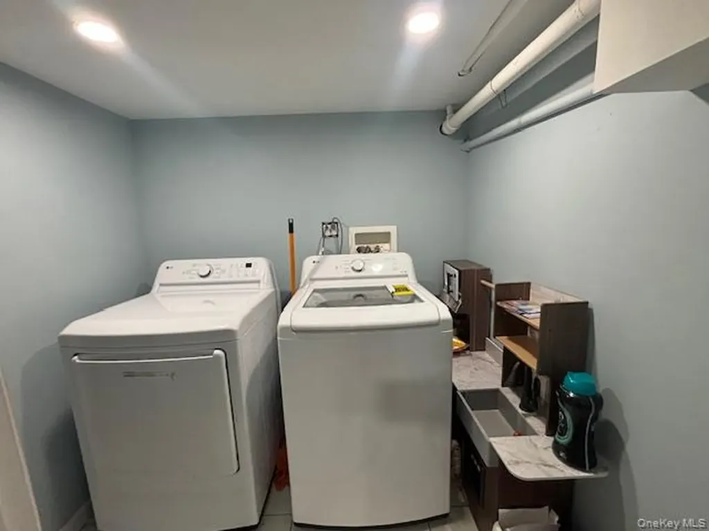 452 Macatee Place Mineola NY 11501