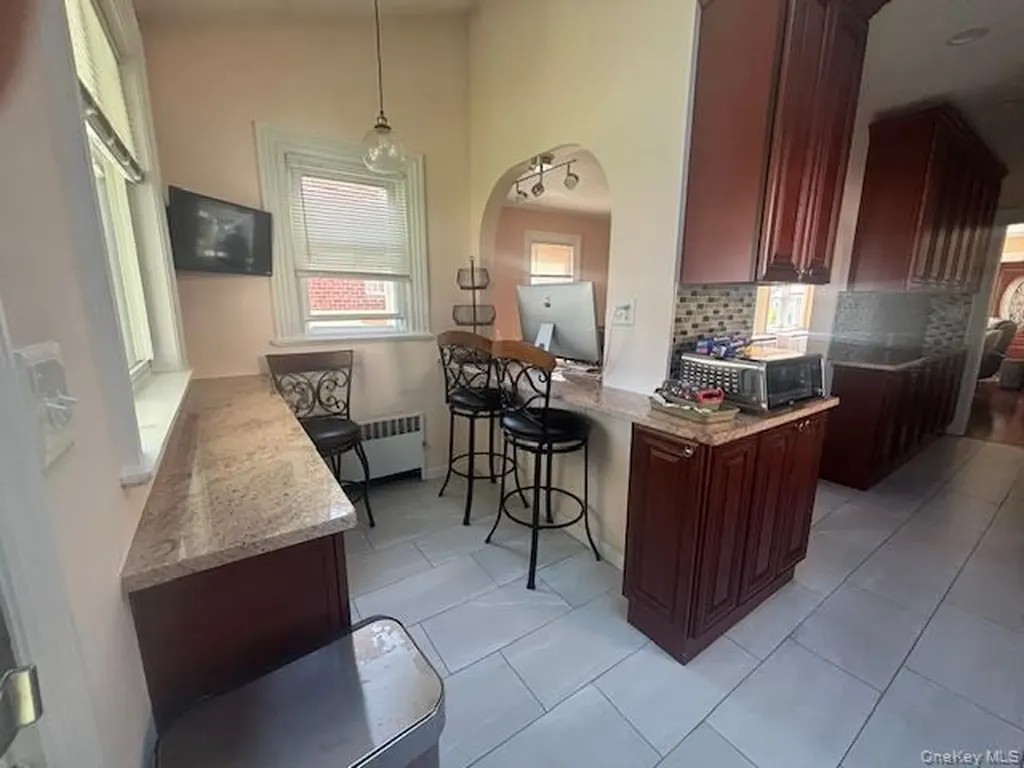 452 Macatee Place Mineola NY 11501