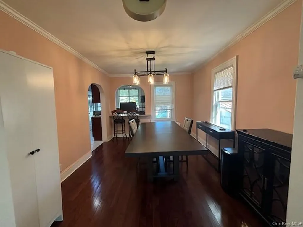 452 Macatee Place Mineola NY 11501