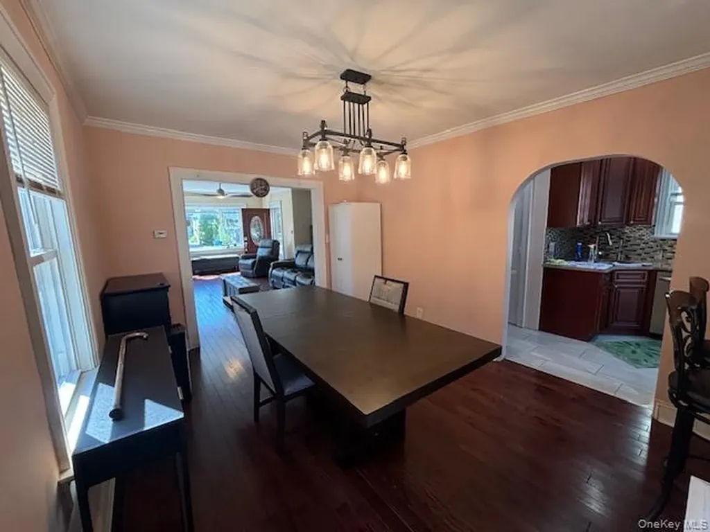 452 Macatee Place Mineola NY 11501