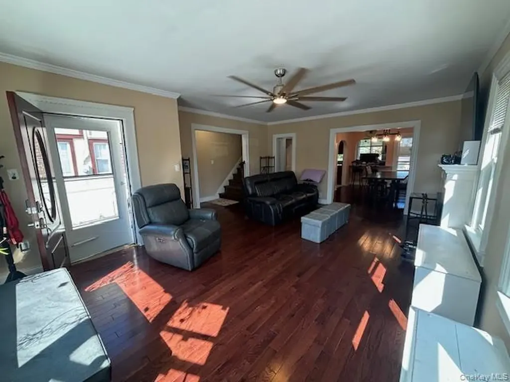 452 Macatee Place Mineola NY 11501