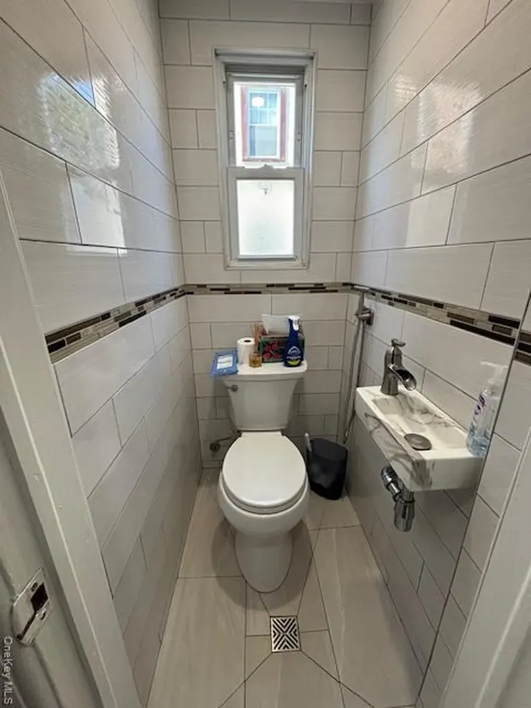 452 Macatee Place Mineola NY 11501