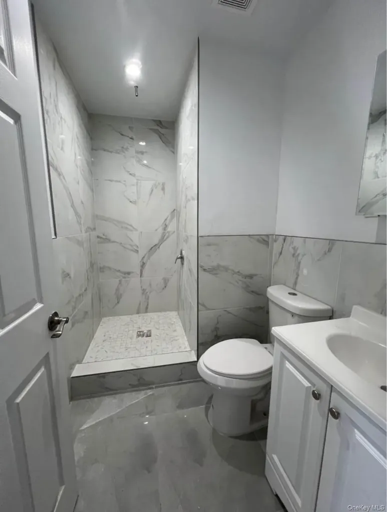 718 Rosedale Avenue Bronx NY 10473