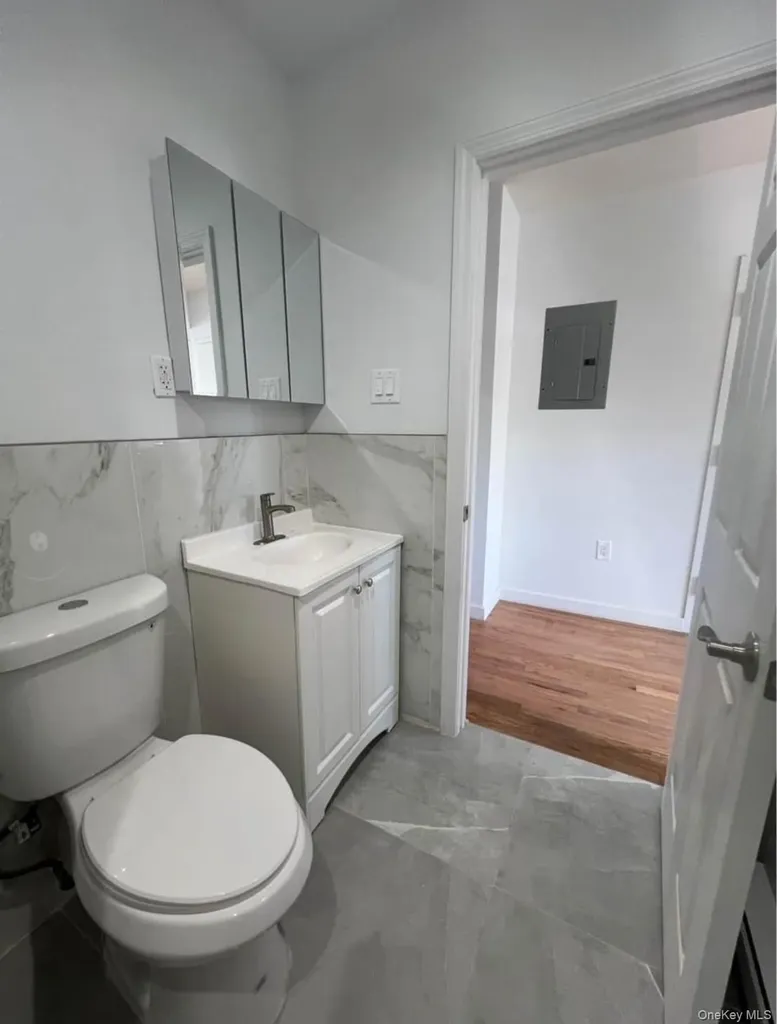 718 Rosedale Avenue Bronx NY 10473