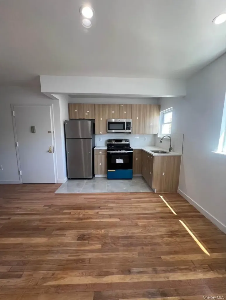 718 Rosedale Avenue Bronx NY 10473