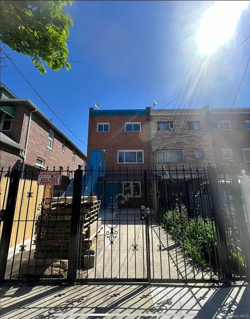 718 Rosedale Avenue Bronx NY 10473