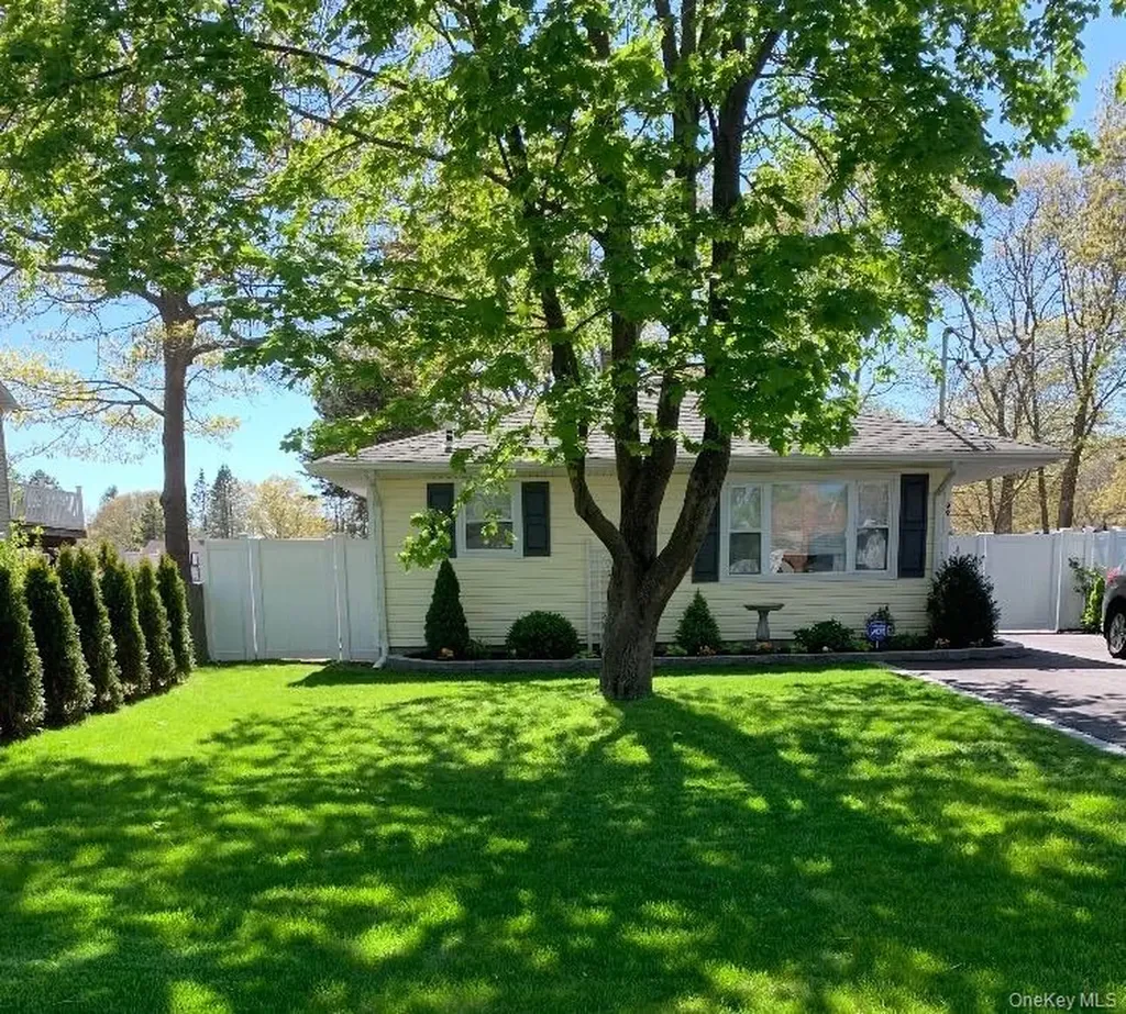 99 Forrest Avenue Shirley NY 11967