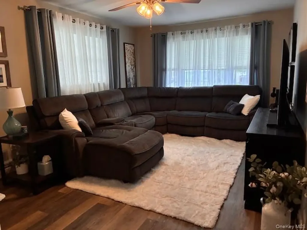 99 Forrest Avenue Shirley NY 11967