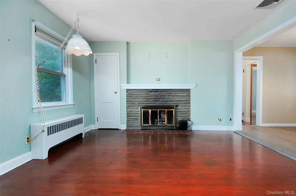 16 Martin Terrace Poughkeepsie NY 12603