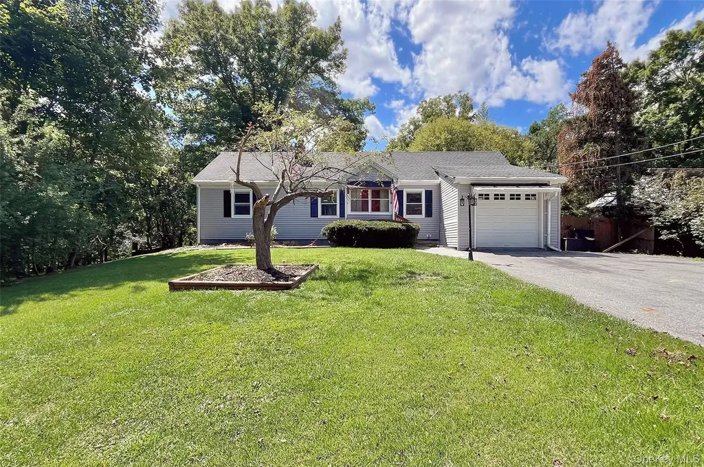 16 Martin Terrace Poughkeepsie NY 12603