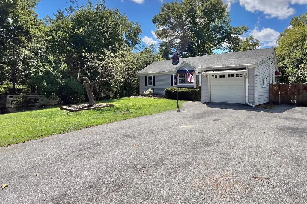16 Martin Terrace Poughkeepsie NY 12603