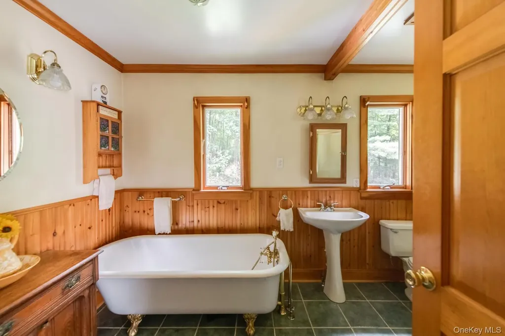 12 Skytop Ridge Rhinebeck NY 12572