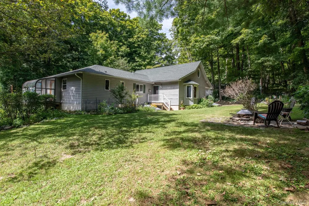 12 Skytop Ridge Rhinebeck NY 12572