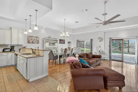 412 Ruskey Lane Hyde Park NY 12538