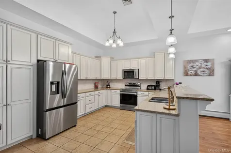 412 Ruskey Lane Hyde Park NY 12538