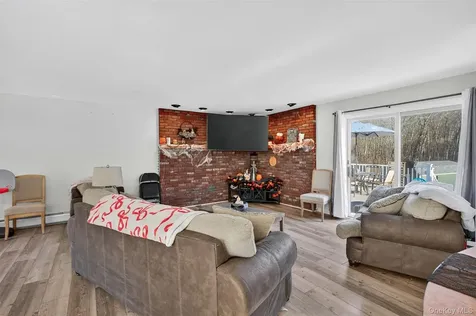 412 Ruskey Lane Hyde Park NY 12538