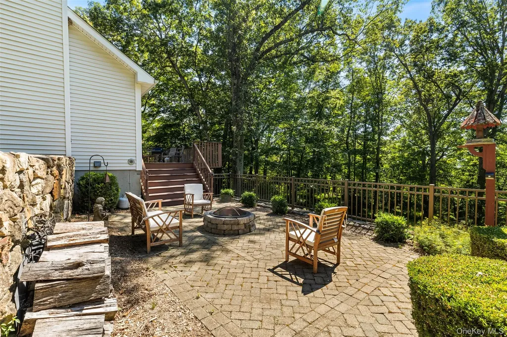 17 Ruby Lane Carmel NY 10512