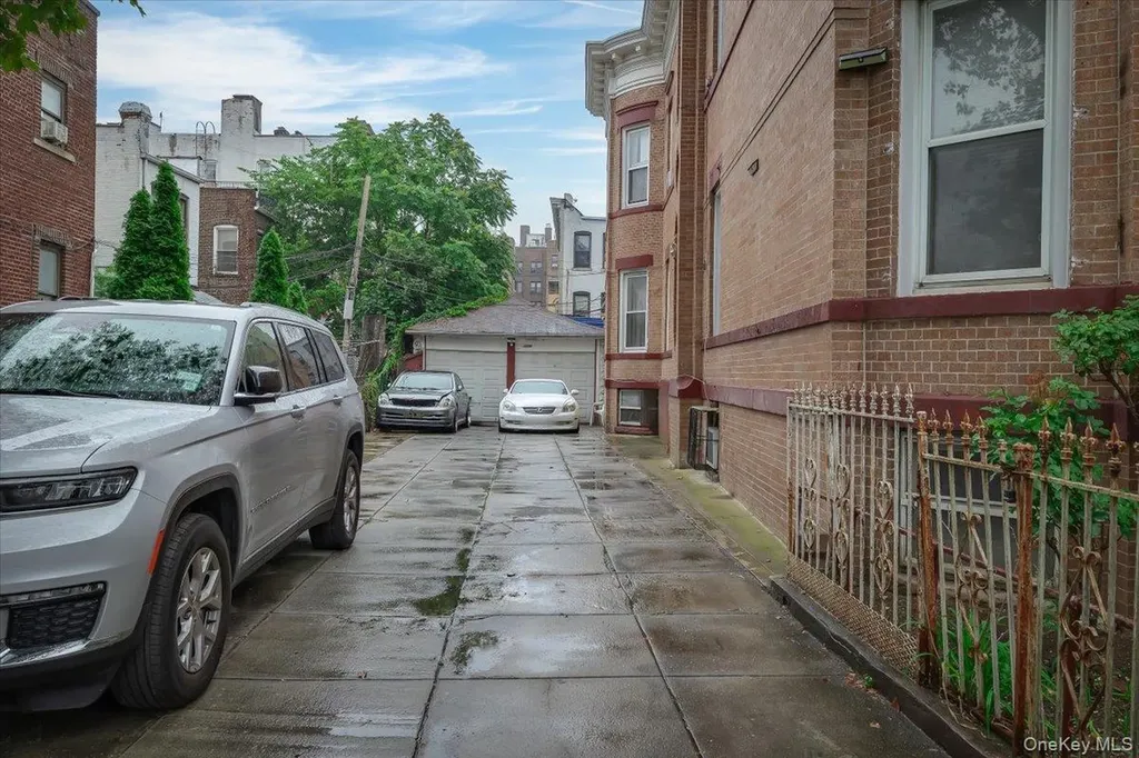 515 E 26th Street Brooklyn NY 11210