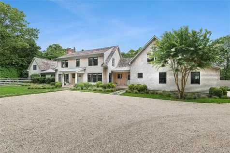 42 Hedge Row Lane East Hampton NY 11937