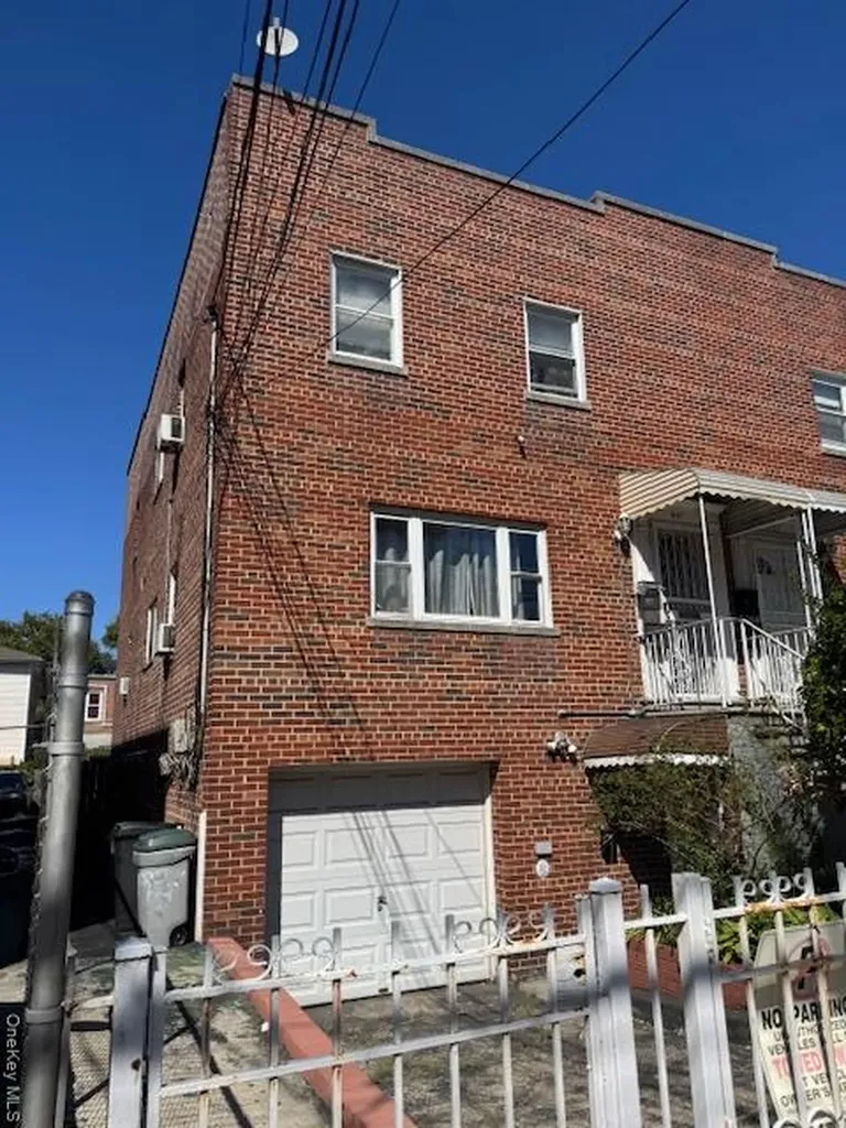 841 E 226th Street Bronx NY 10466