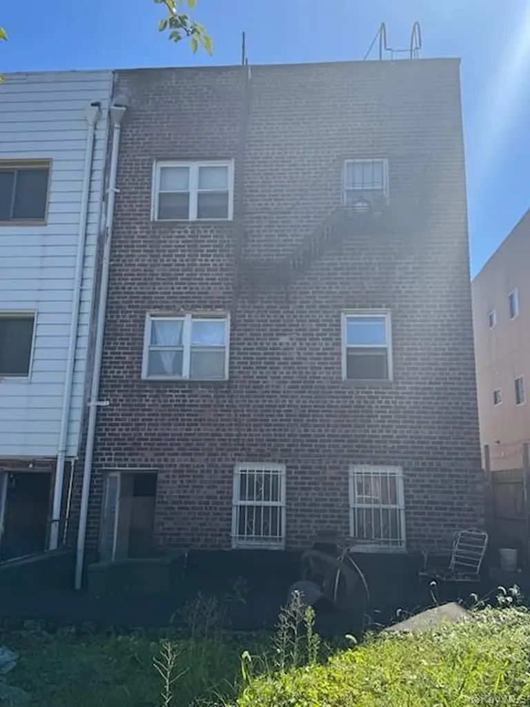 841 E 226th Street Bronx NY 10466