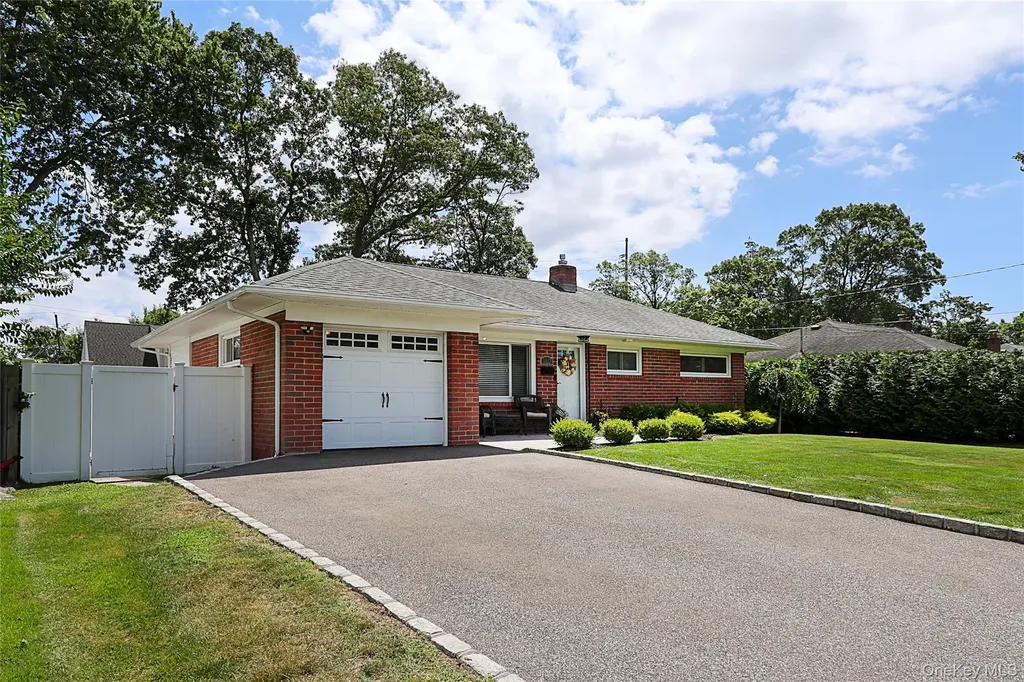 1057 Thompson Drive Bay Shore NY 11706