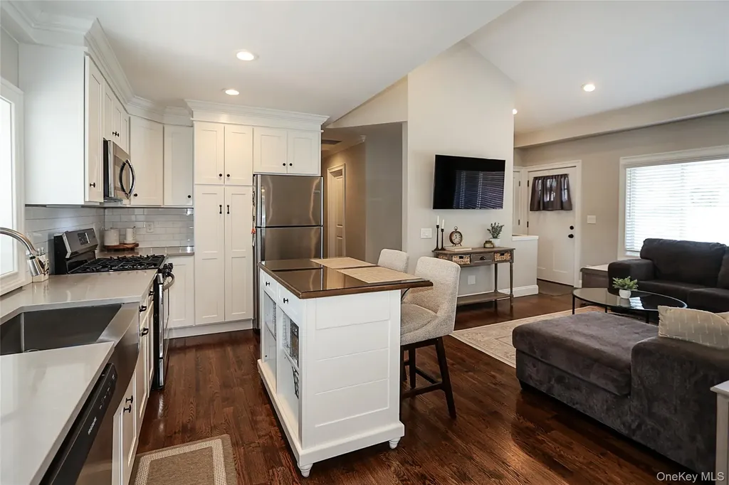 1057 Thompson Drive Bay Shore NY 11706