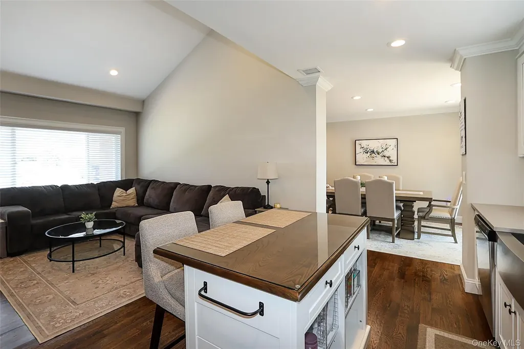 1057 Thompson Drive Bay Shore NY 11706