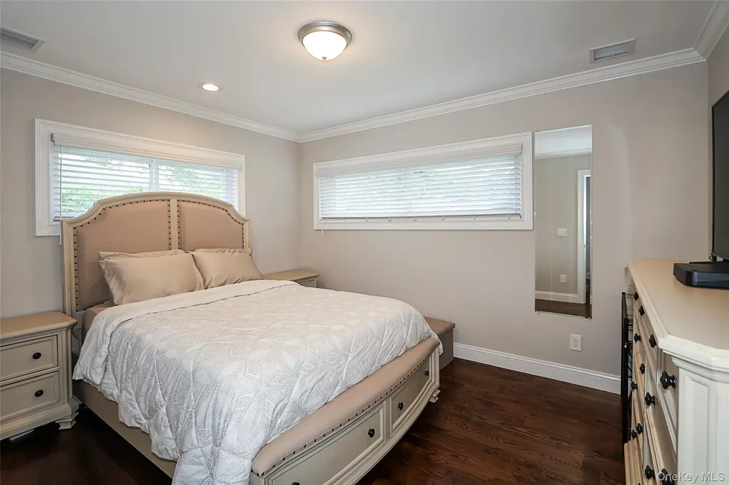 1057 Thompson Drive Bay Shore NY 11706