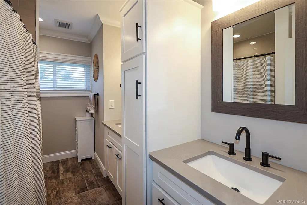 1057 Thompson Drive Bay Shore NY 11706
