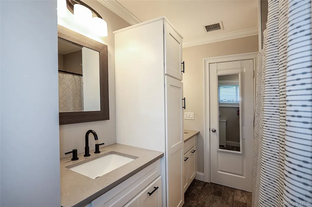 1057 Thompson Drive Bay Shore NY 11706