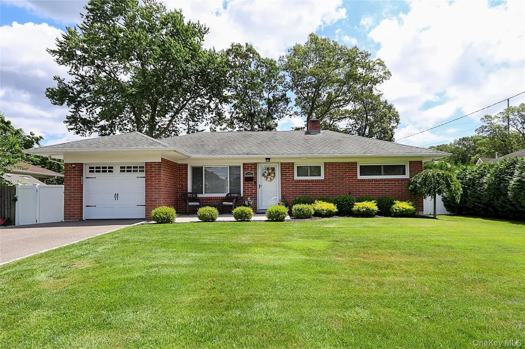 1057 Thompson Drive Bay Shore NY 11706
