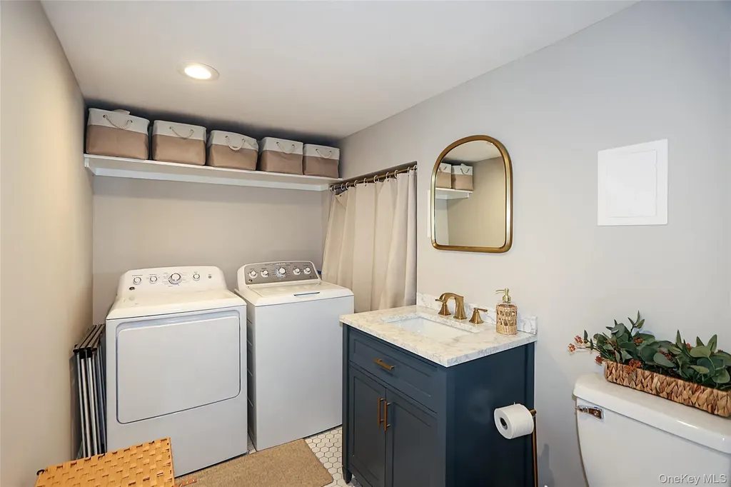 1057 Thompson Drive Bay Shore NY 11706