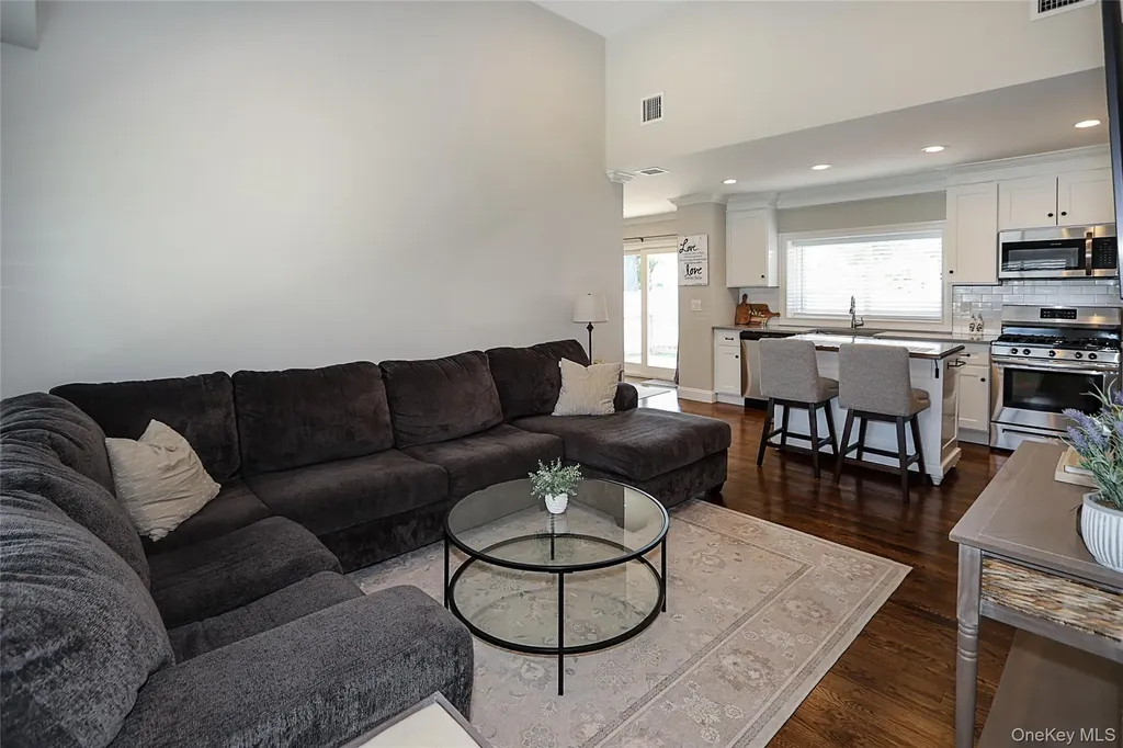 1057 Thompson Drive Bay Shore NY 11706