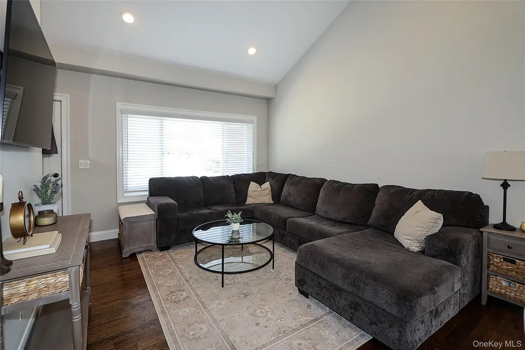 1057 Thompson Drive Bay Shore NY 11706