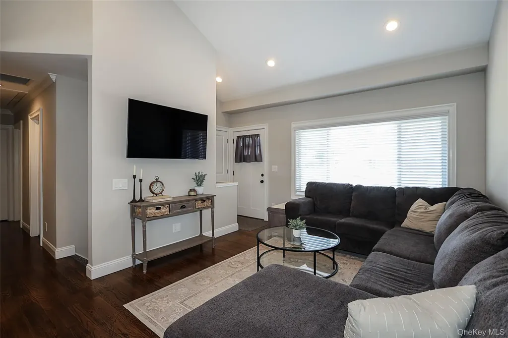 1057 Thompson Drive Bay Shore NY 11706