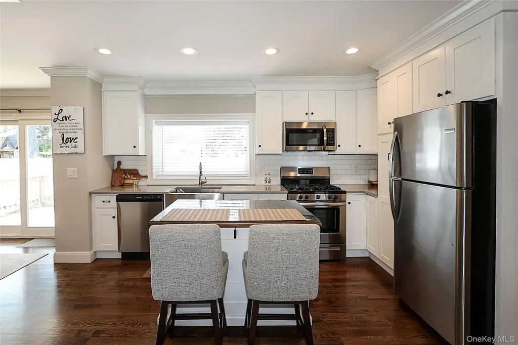 1057 Thompson Drive Bay Shore NY 11706