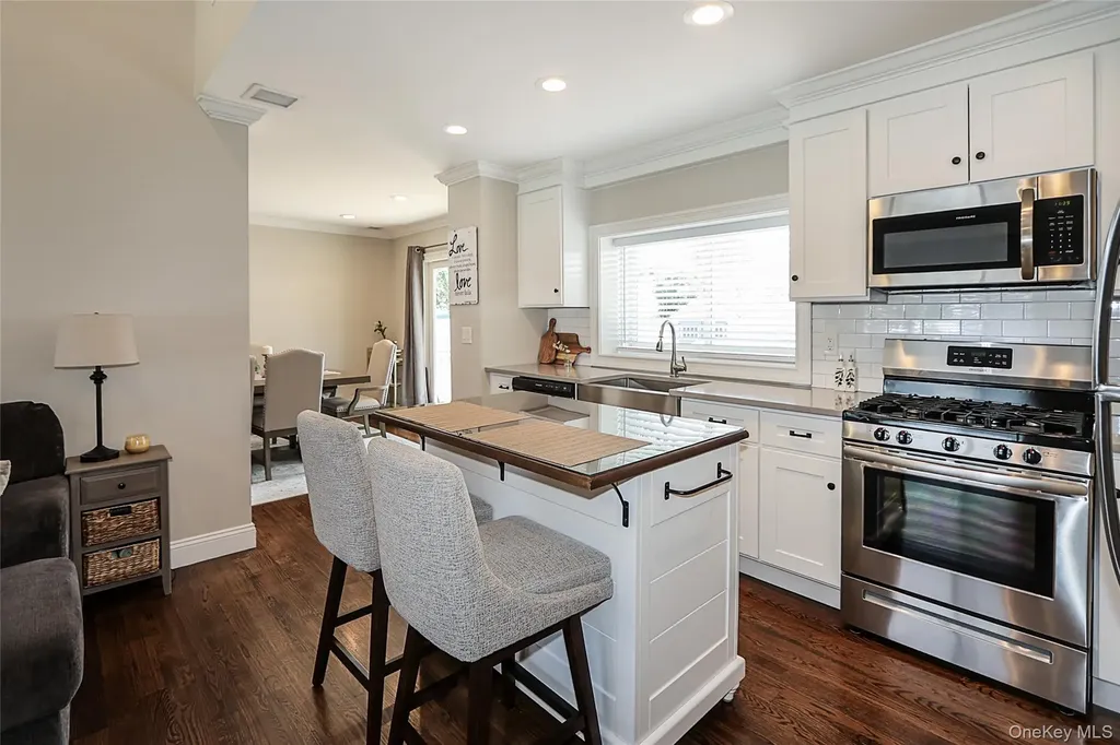 1057 Thompson Drive Bay Shore NY 11706