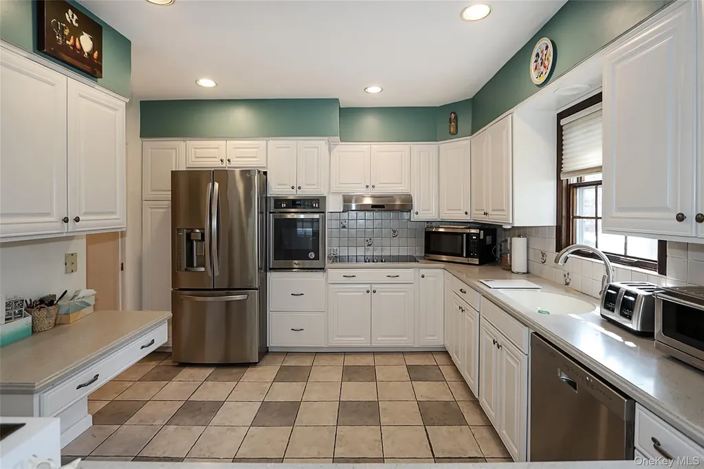 245 Birch Drive Roslyn NY 11576