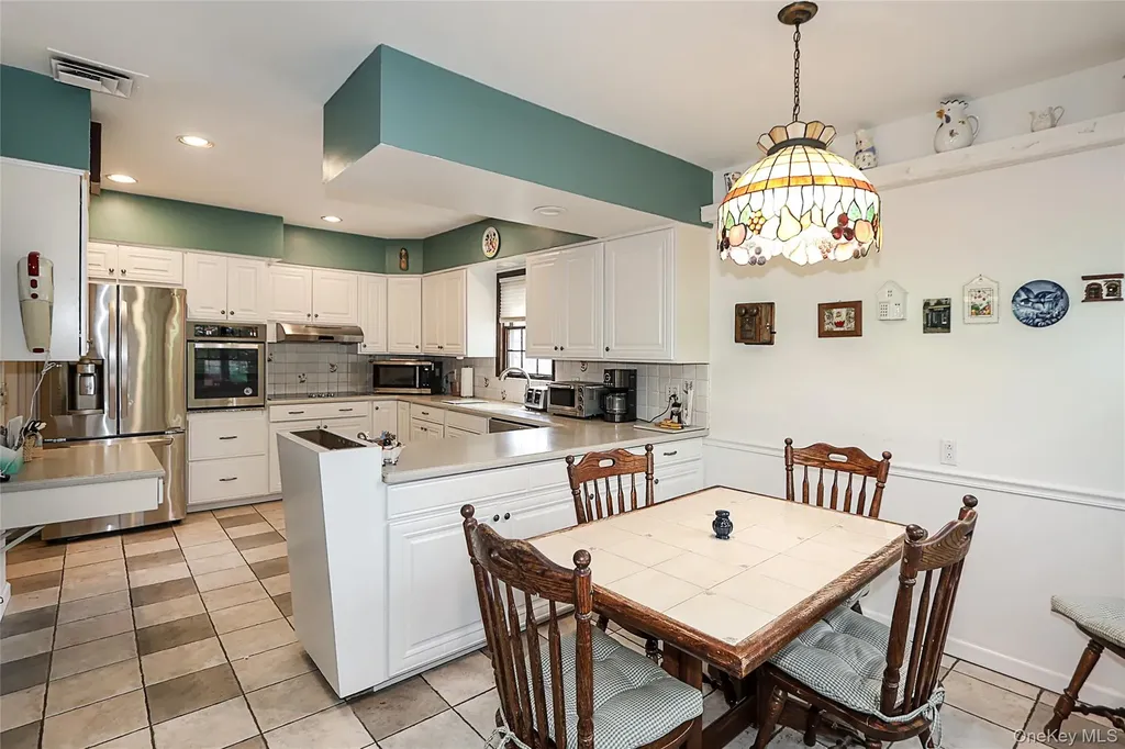 245 Birch Drive Roslyn NY 11576