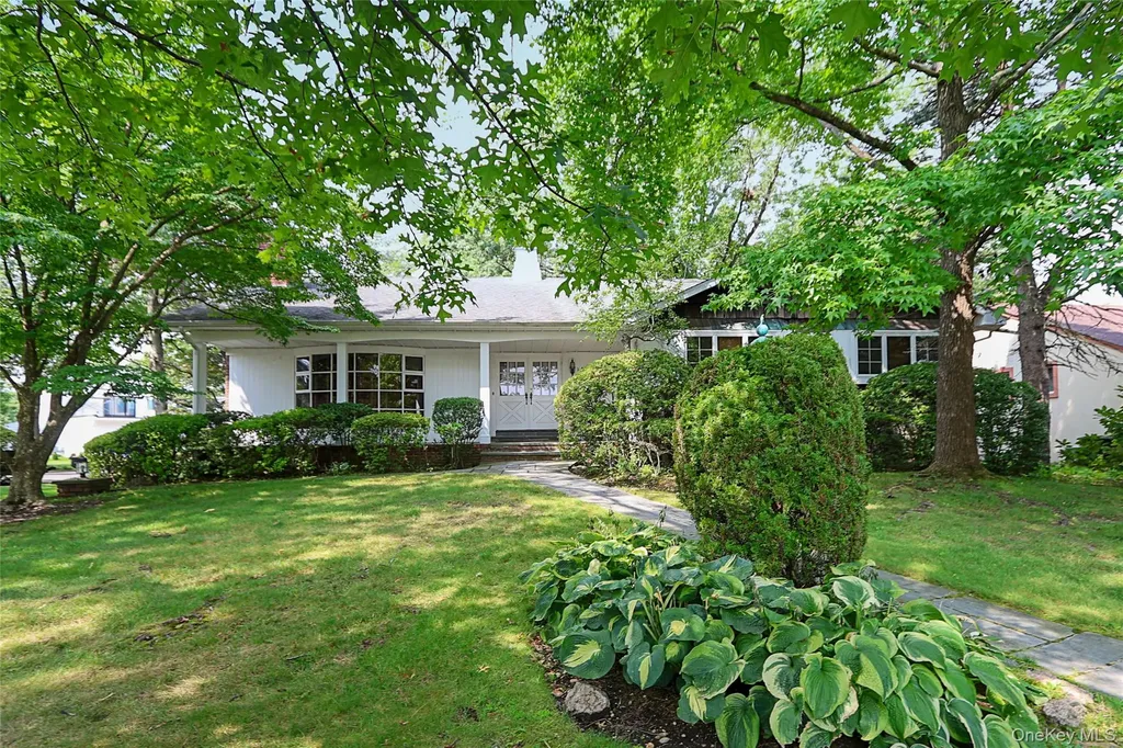 245 Birch Drive Roslyn NY 11576