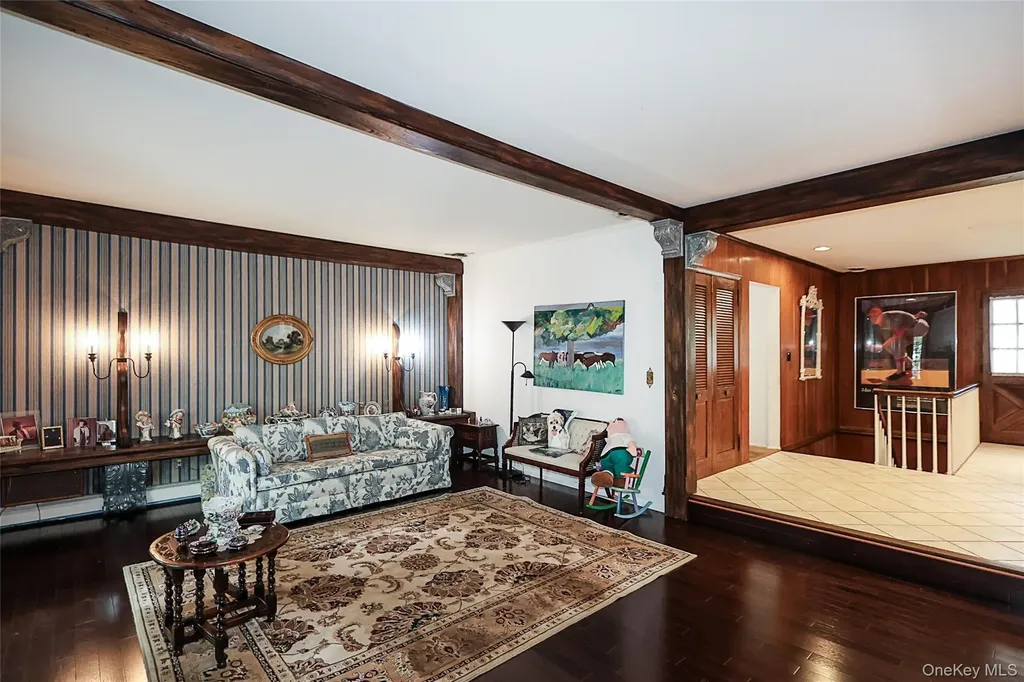 245 Birch Drive Roslyn NY 11576