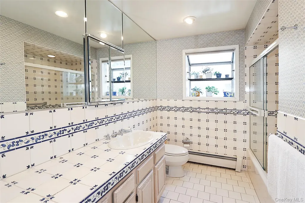 245 Birch Drive Roslyn NY 11576