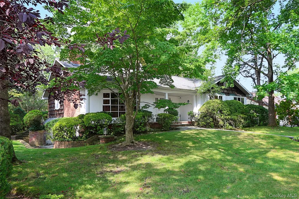 245 Birch Drive Roslyn NY 11576
