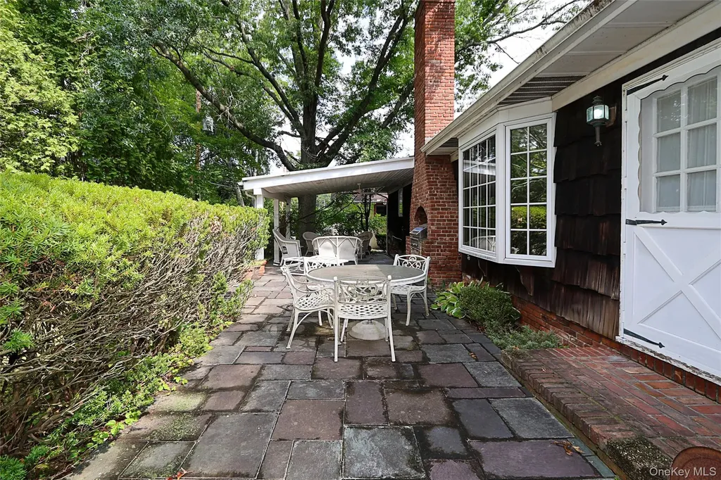 245 Birch Drive Roslyn NY 11576