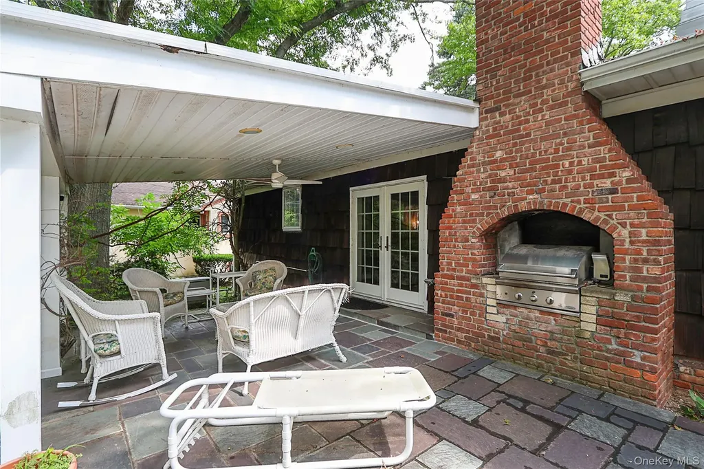 245 Birch Drive Roslyn NY 11576