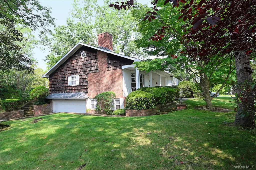 245 Birch Drive Roslyn NY 11576